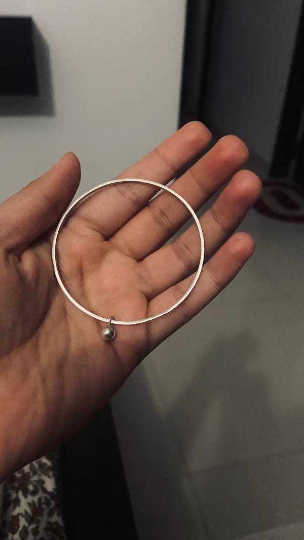 Minimalist bangle
