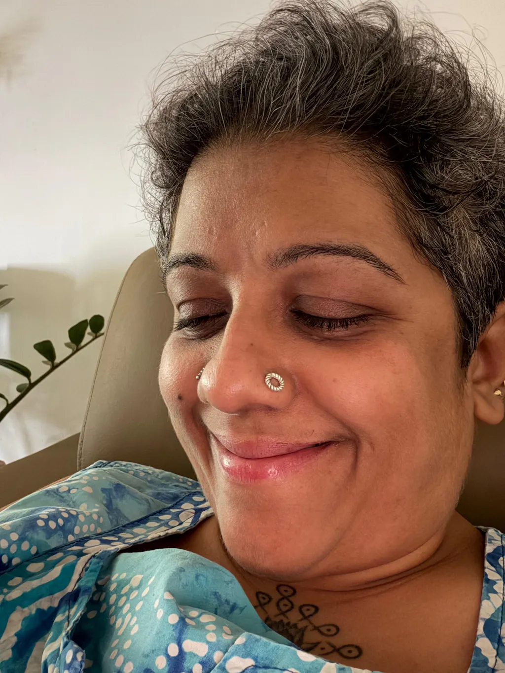 Twisted Circle Nosepin Stud