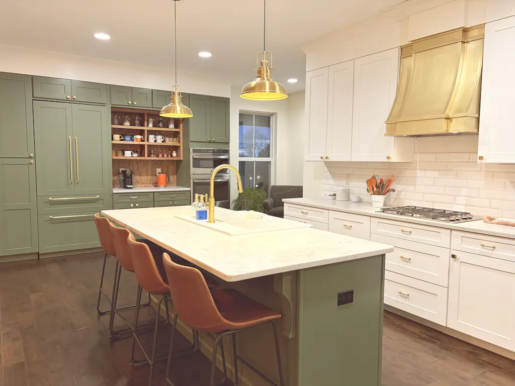 RHM Custom Brushed Brass Stove Hood Modern Curve H33-8T-BR for Tyler