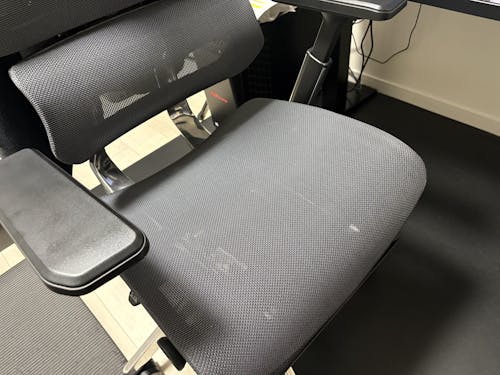 【USED】人間工学に基づいて作られた、姿勢を保つ超集中ワークチェア「GrowSpica」Elite