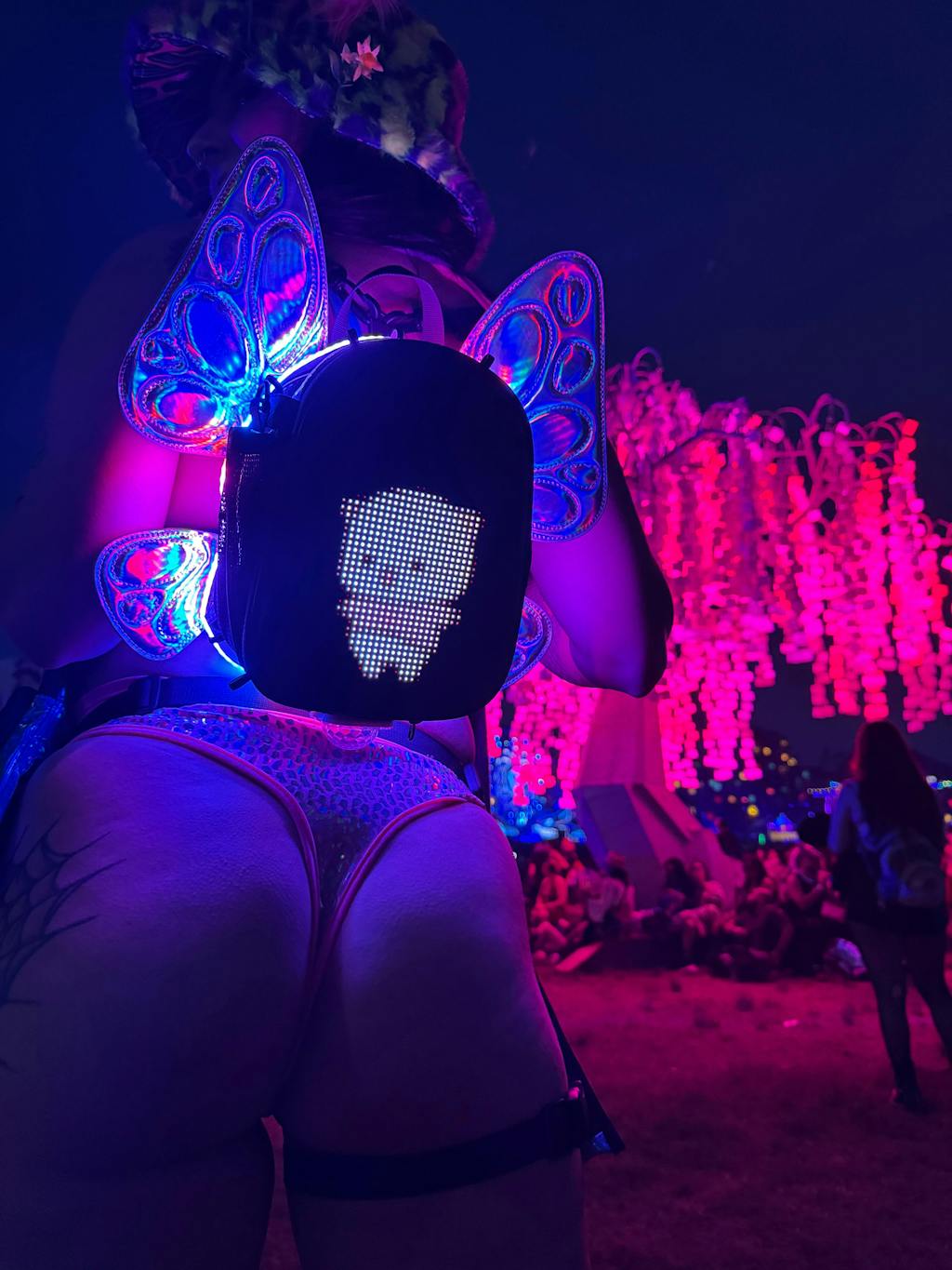 RaveBeetle FLOWt Hydration Festival Pack – Swappable Wing Rave Backpack with 8oz Soft Water Bottle & Light Accessory (Clear)