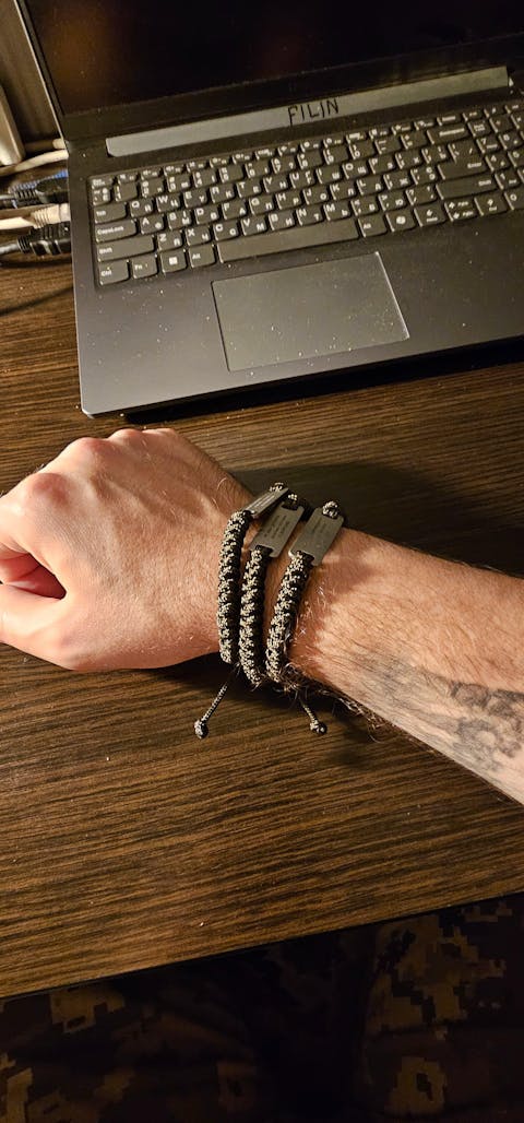 Браслет з паракорду з власним гравіюванням