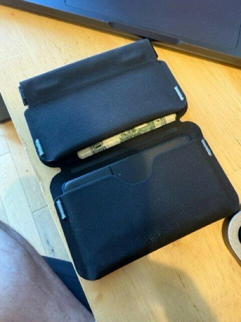 RE:01 COIN SLEEVE (sku: 8719327074466) | RE:FORM® | Reviews on