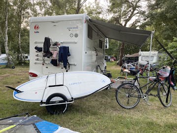 Bicycle trailer with small pack size
