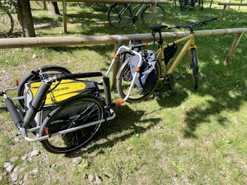reacha bicycle trailer with diving equipment and CITY drawbar on e-bike