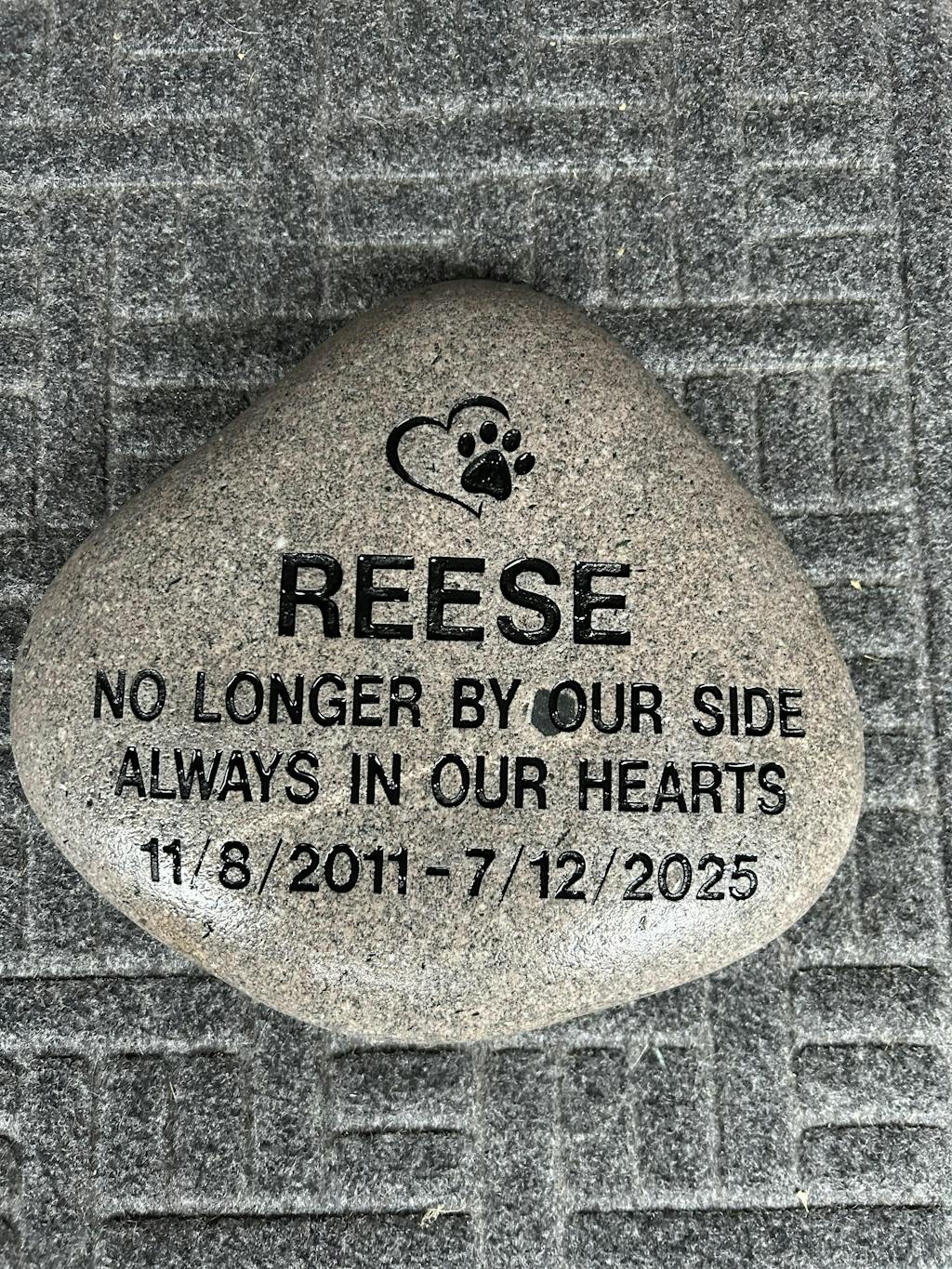 Extra-Large Pet Stone Memorial