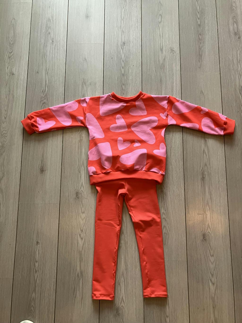 Bold Hearts Red | French Terry | 170cm breed