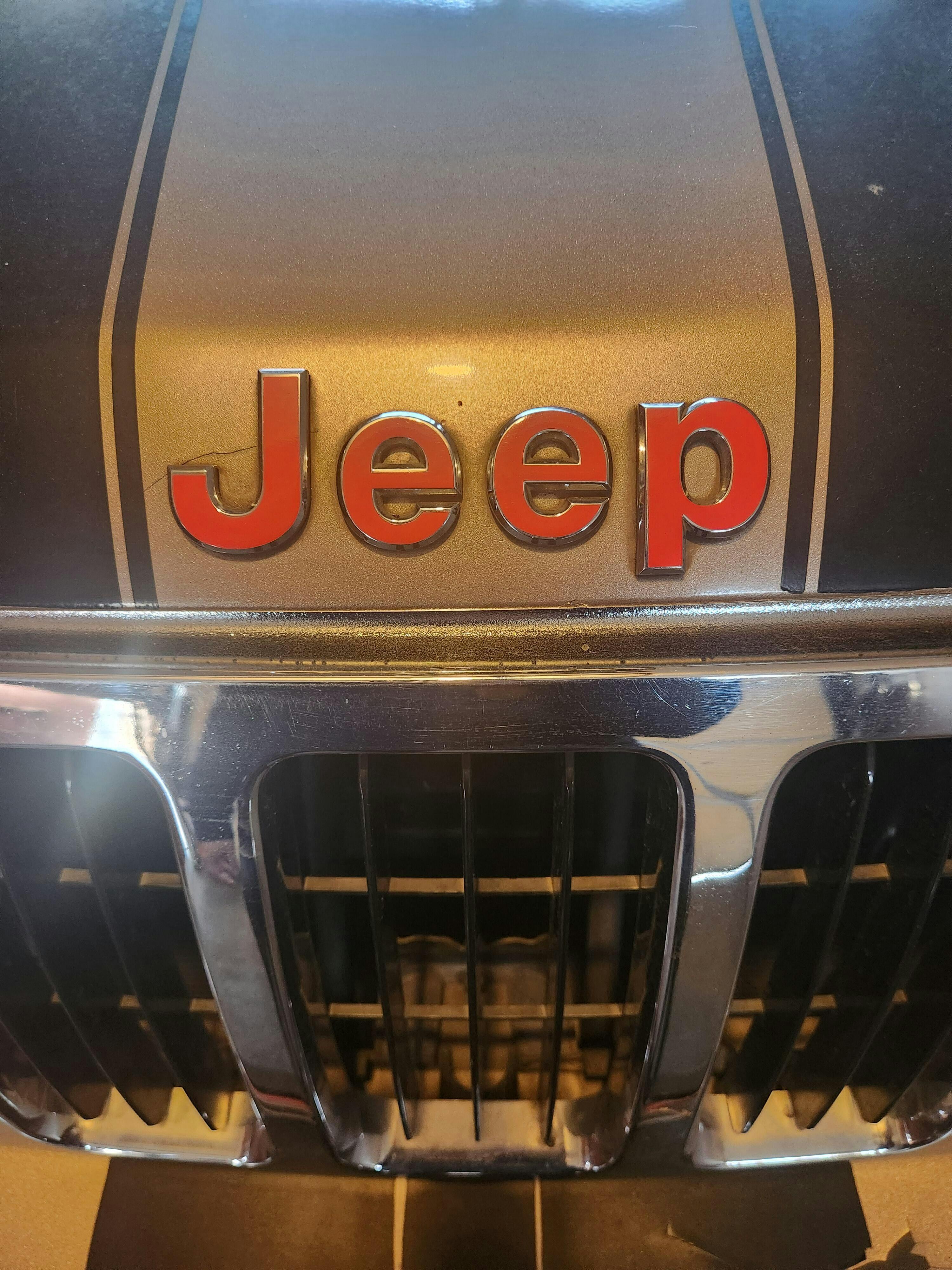 Jeep Emblem Overlay Vinyl Decal 05-10 Grand Cherokee