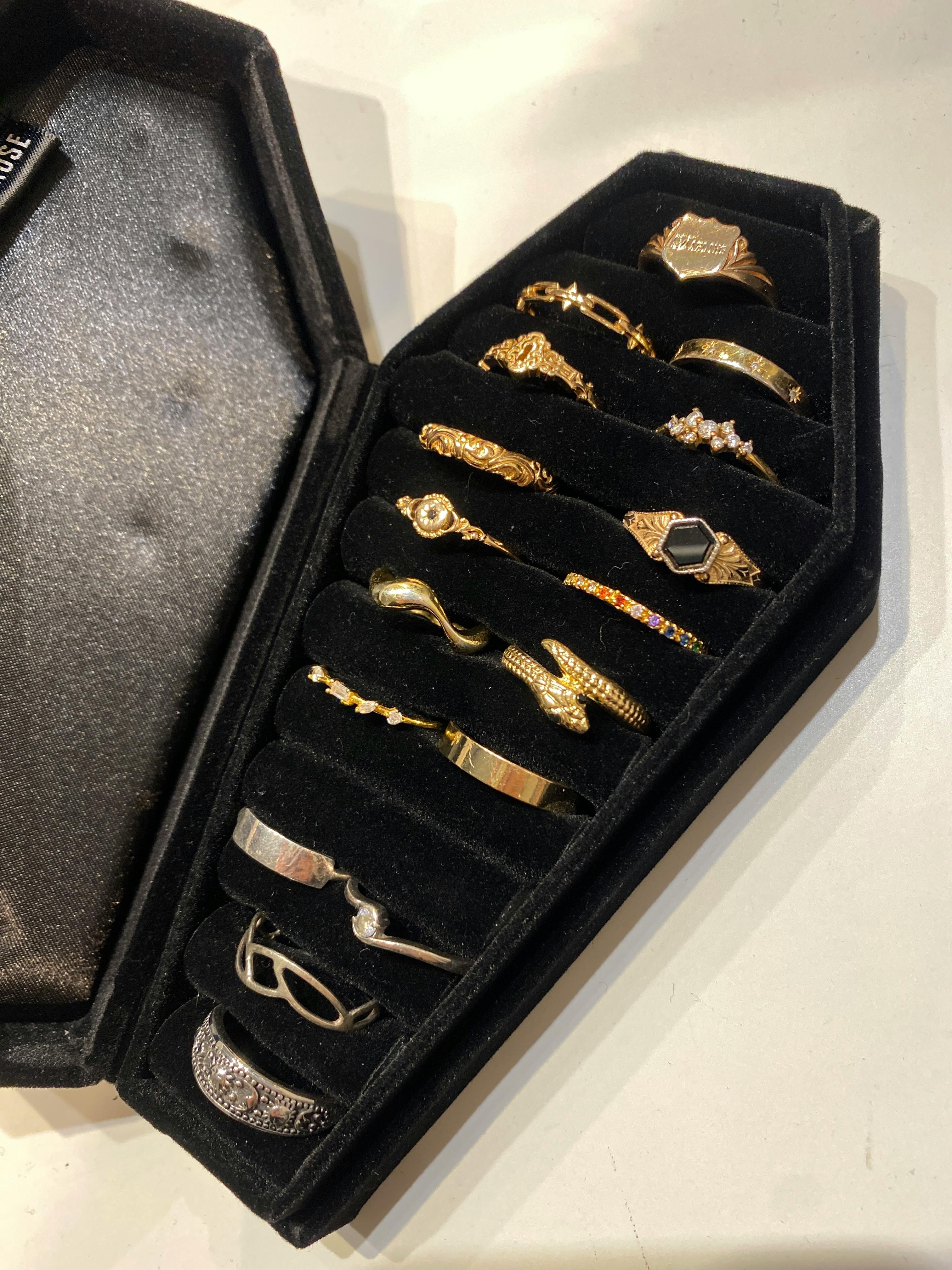 coffin ring case