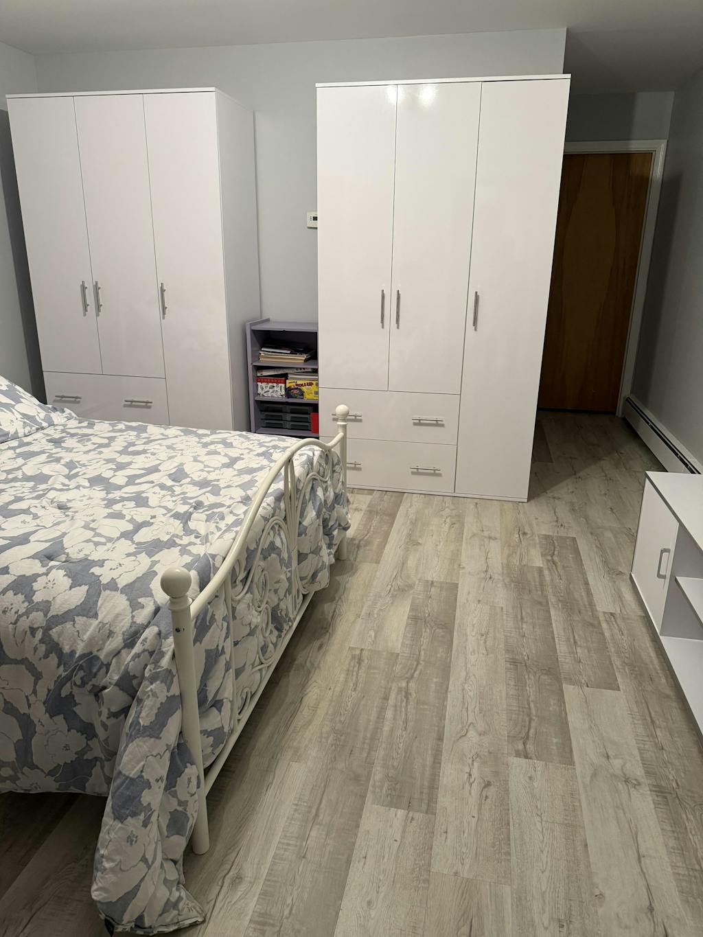 Orlando Glossy Closet Sizes Ranging 47"-71" in Black, White & Grey