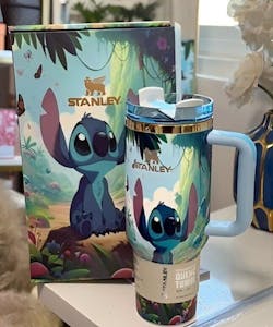 Exclusivo: Garrafa Térmica 1.2L Edição Especial Stitch Dourada Caixa Customizada + *BRINDE 1x Chaveiro Exclusivo* - EDIÇÃO LIMITADA