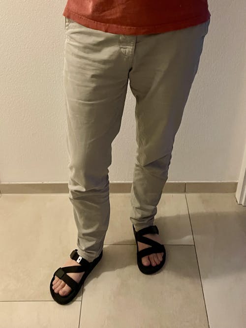 ESSENTIALS Sandalen