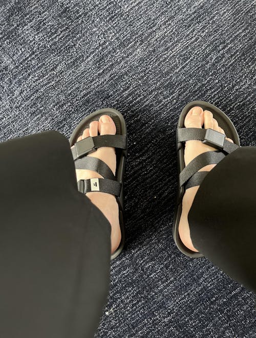 ESSENTIALS Sandalen