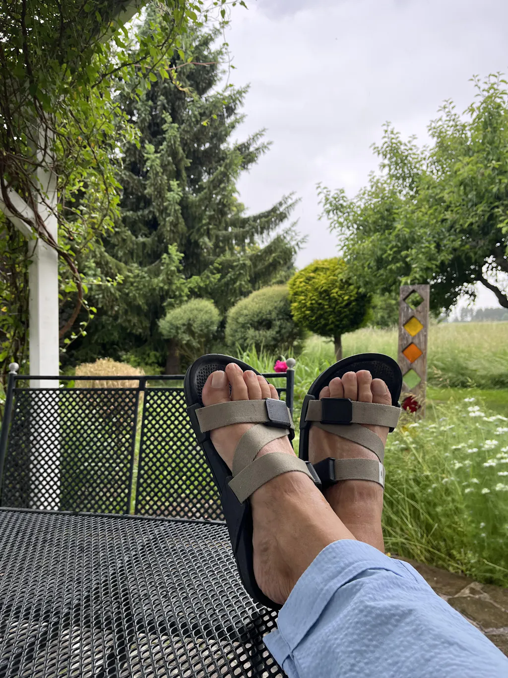 ESSENTIALS Sandalen