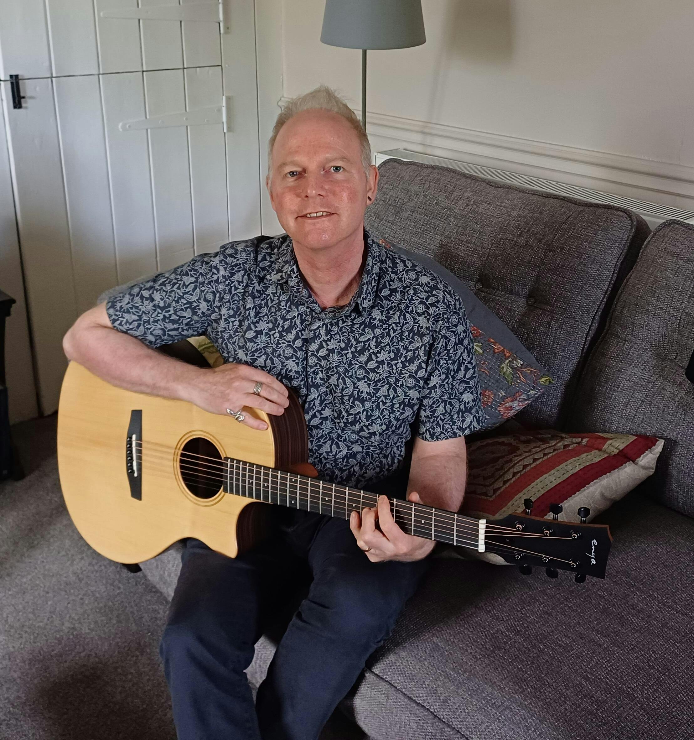 Enya X3 pro Mini 90% Carbon fibre+TransAcoustic - Richards Guitars Of