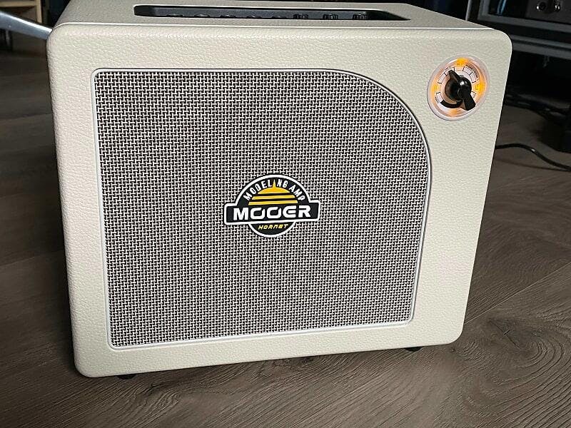 MOOER MVP3 LOOPATION VOCAL/INSTRUMENT LOOPER PEDAL - Richards Guitars