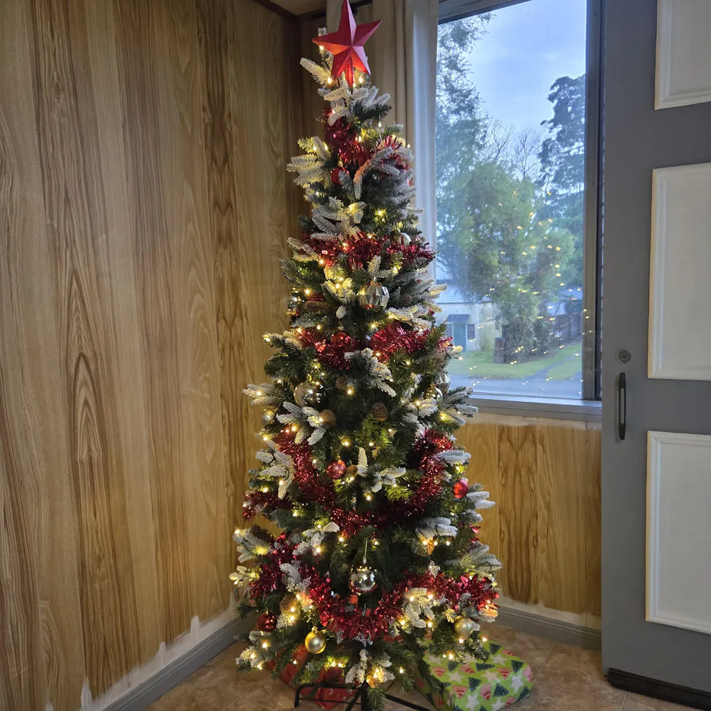 190cm LED Christmas Tree with 680 Tips and Pine Cones - Snow Flocking