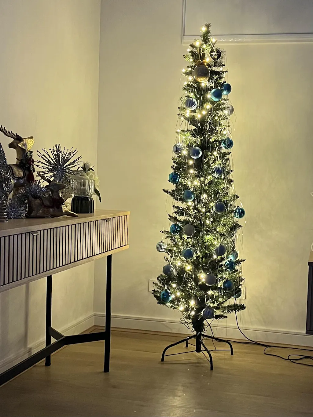 6FT / 1.8M Slim Christmas Tree – 300 Tips – Pre-lit 200 Warm White LED Lights
