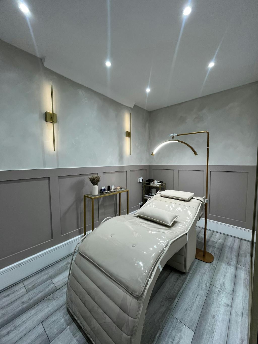 Diamond Half Moon Lamp - Professional Beauty Light 28” | RJ Moon Pro