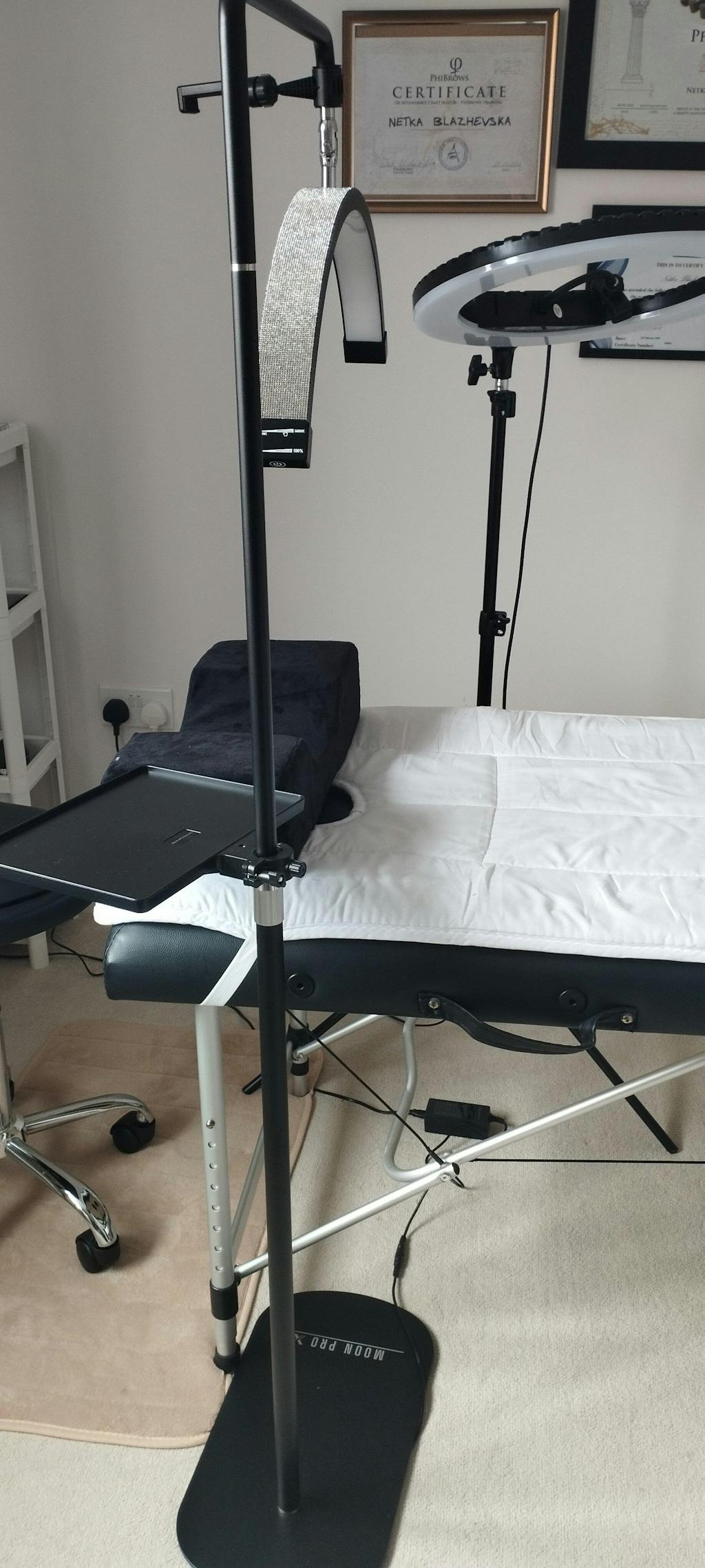 Multi-Angle Diamond Half Moon Lamp - Professional LED Beauty Light 28” | RJ Moon Pro X