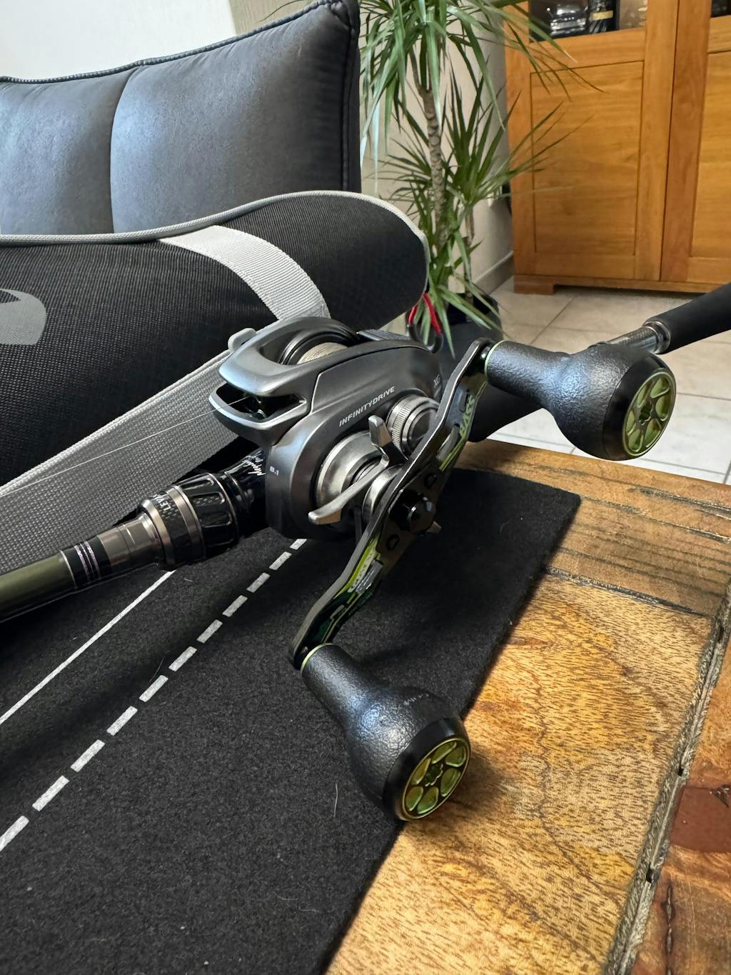 Gomexus Camo Carbon Handle 95 mm Handle mit 27 mm TPE Knobs (7x4mm)