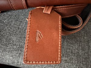 Kapaklı Deri Valiz Etiketi