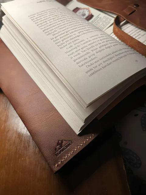 Koruyucu Deri Kitap Kılıfı