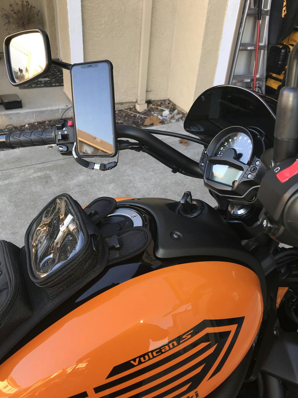 Motorcycle Handlebar Mount for iPhone 8/7 Rokform