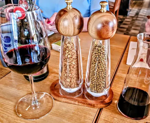 Salz & Pfeffer Set mit edlem Goldschimmer - inklusive Geschenkbox