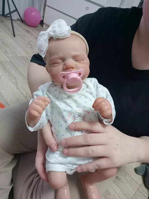 Bambola Reborn da 19 pollici con corpo morbido e realistico e occhi chiusi - Pascale