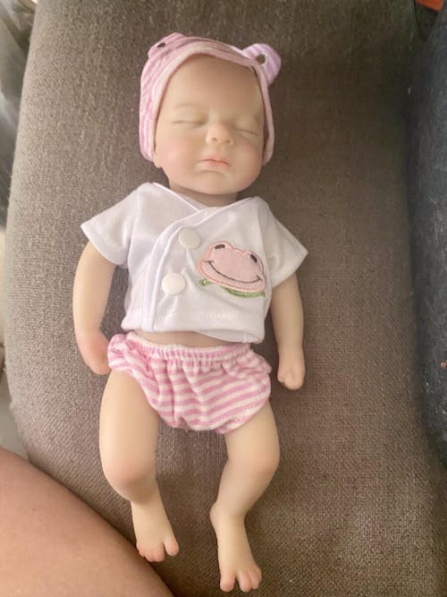 Bambola reborn Loulou addormentata in silicone morbido e realistico da 30 cm