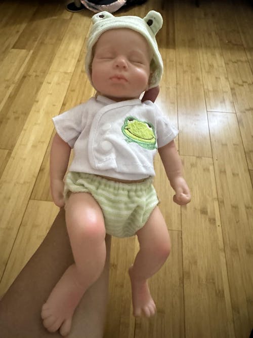 Bambola reborn Loulou addormentata in silicone morbido e realistico da 30 cm