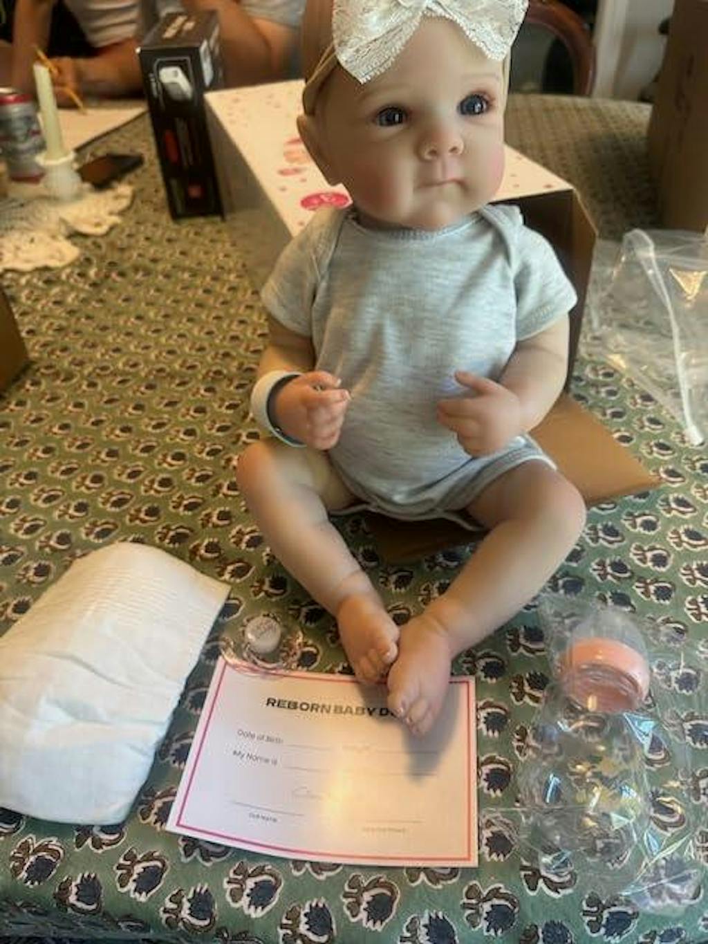 Bambine reborn Yvette Occhi aperti da 18 pollici in abiti grigi - Bettie