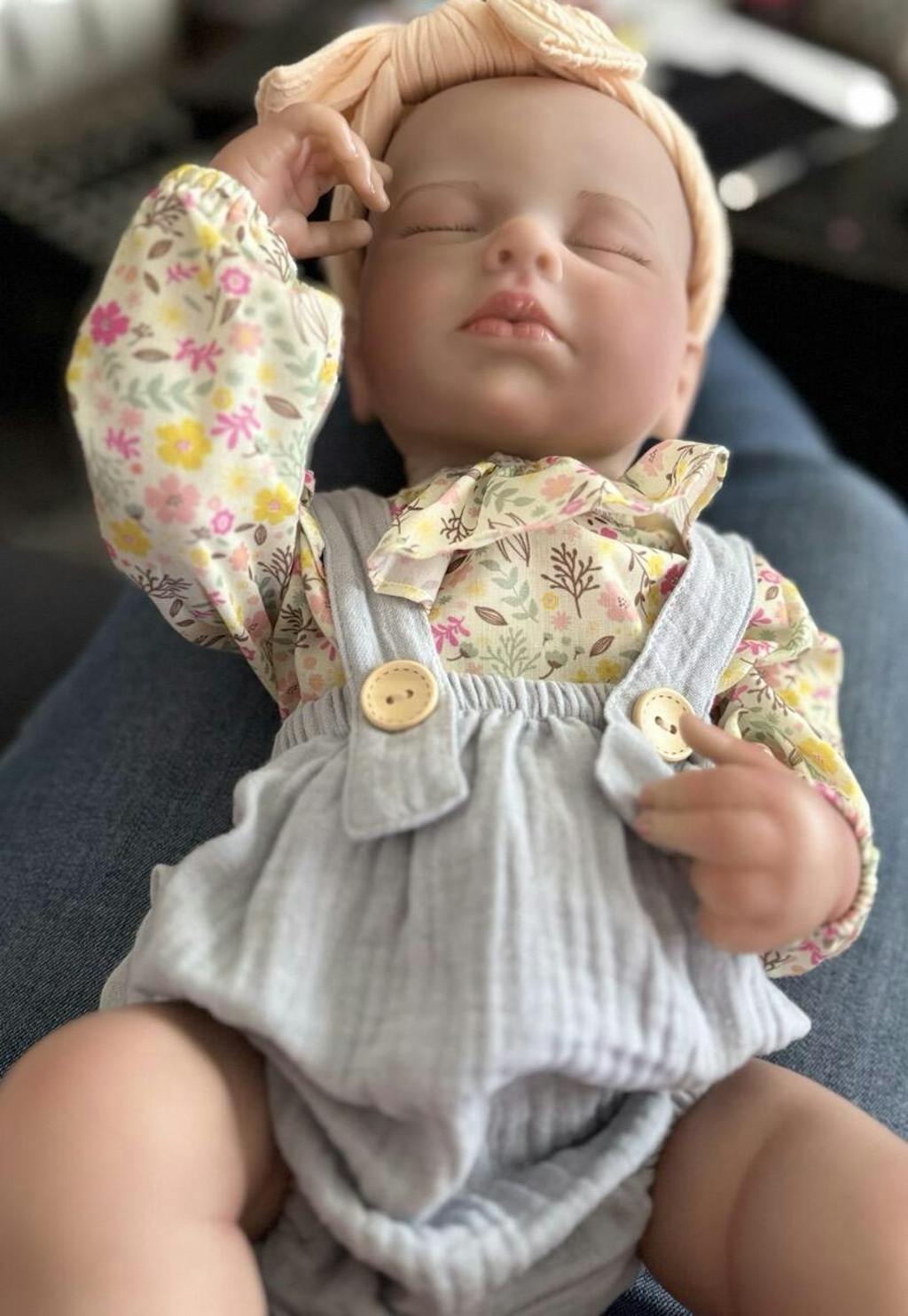 Bambola Reborn LouLou addormentata da 20 pollici con abiti floreali