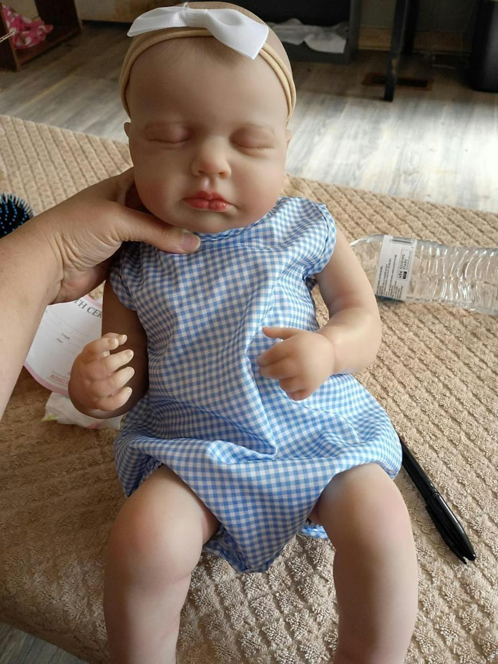 Tutina a quadri blu da 20 pollici con pelle 3D e occhi chiusi di Loulou Bambole Reborn Femmine