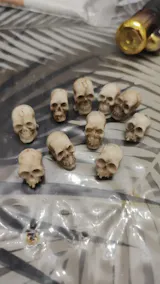 10/20Pcs Gothic Skull & Mushroom Mini Sculptures – Halloween Ornaments for Garden, Terrarium & Potted Plant Decor