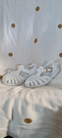 Faulty White Jelly Sandal