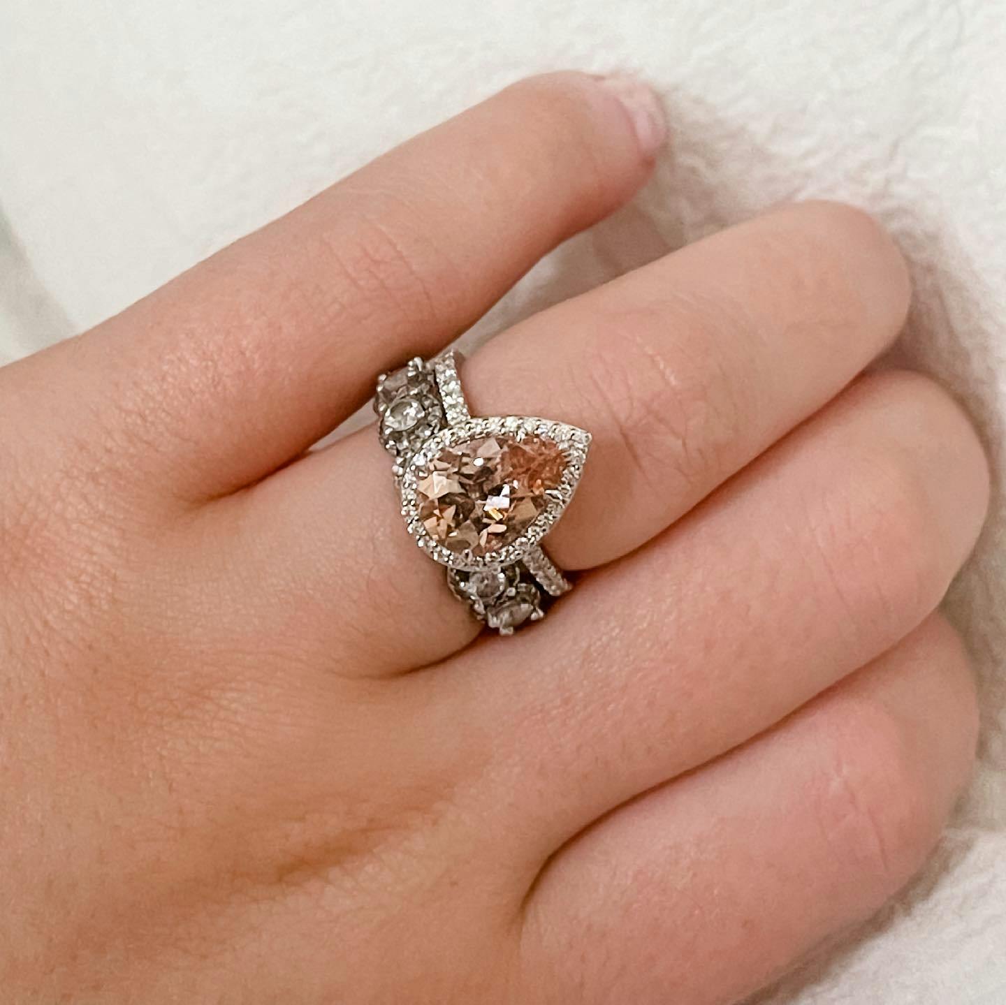 ピース様 The Sunset Pear Aquamarine Engagement Ring Diamond Halo Setting