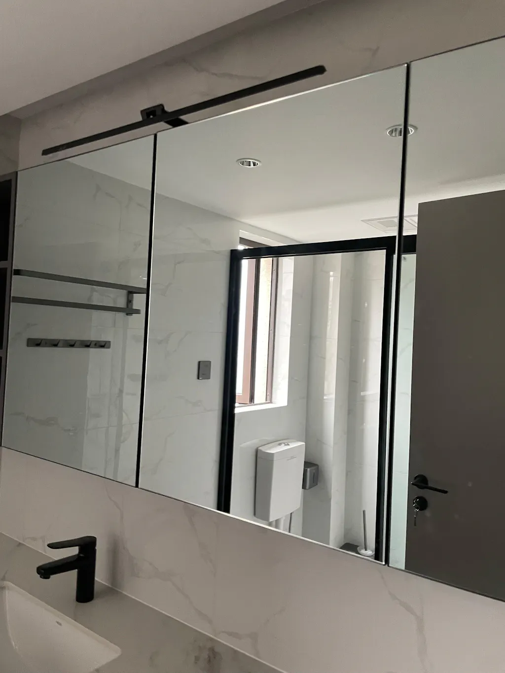 Linear Bathroom Wall Light – SamuLighting