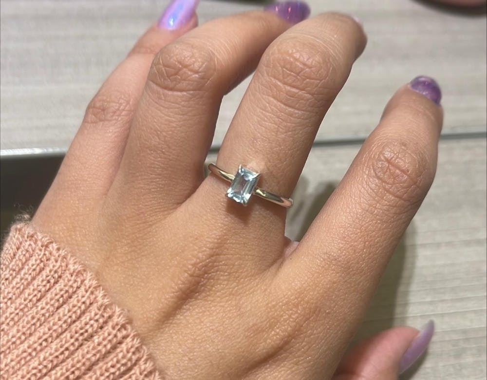 Anillo Sara con piedras naturales