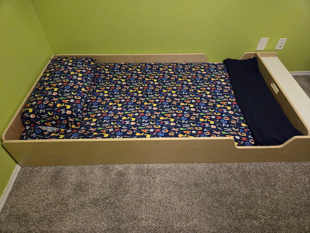 APPLE TWIN - Montessori Floor Bed with Rails & Shelves