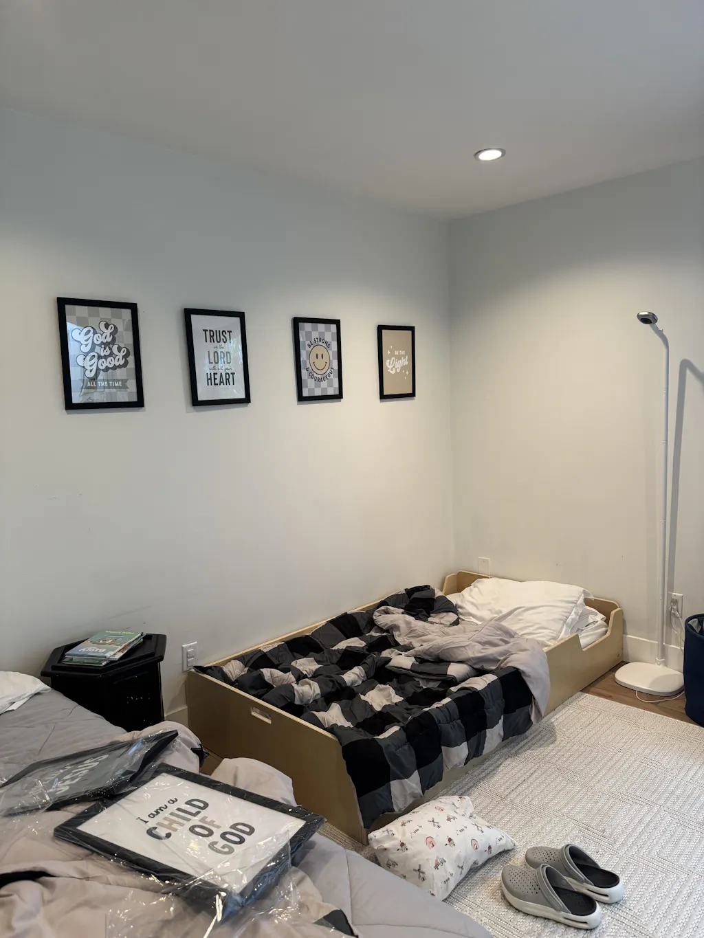 APPLE TWIN - Montessori Floor Bed with Rails