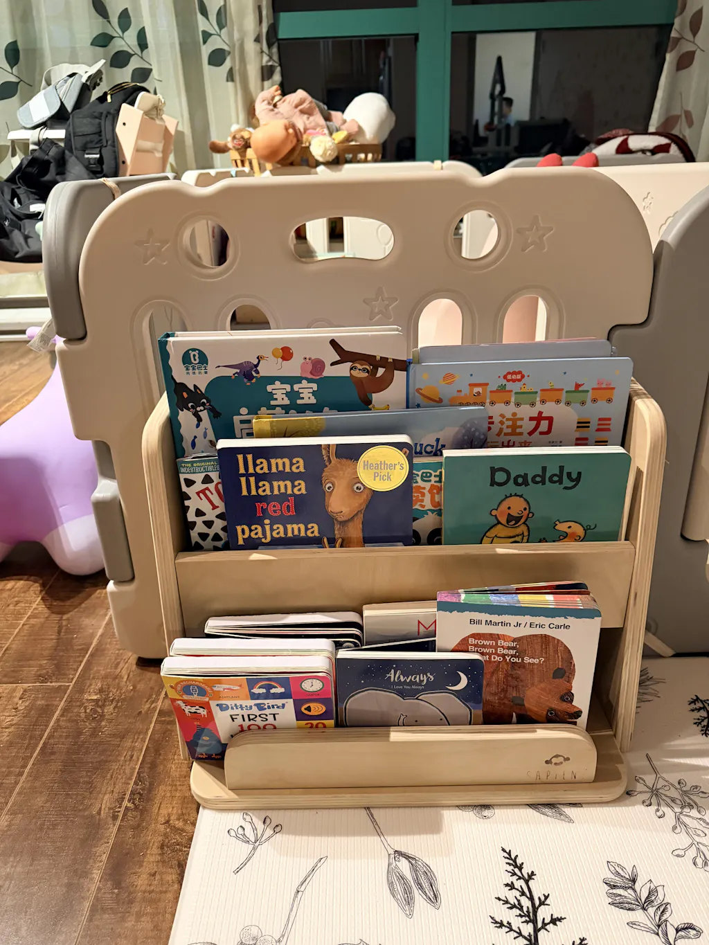 GUAVA - Montessori Bookshelf