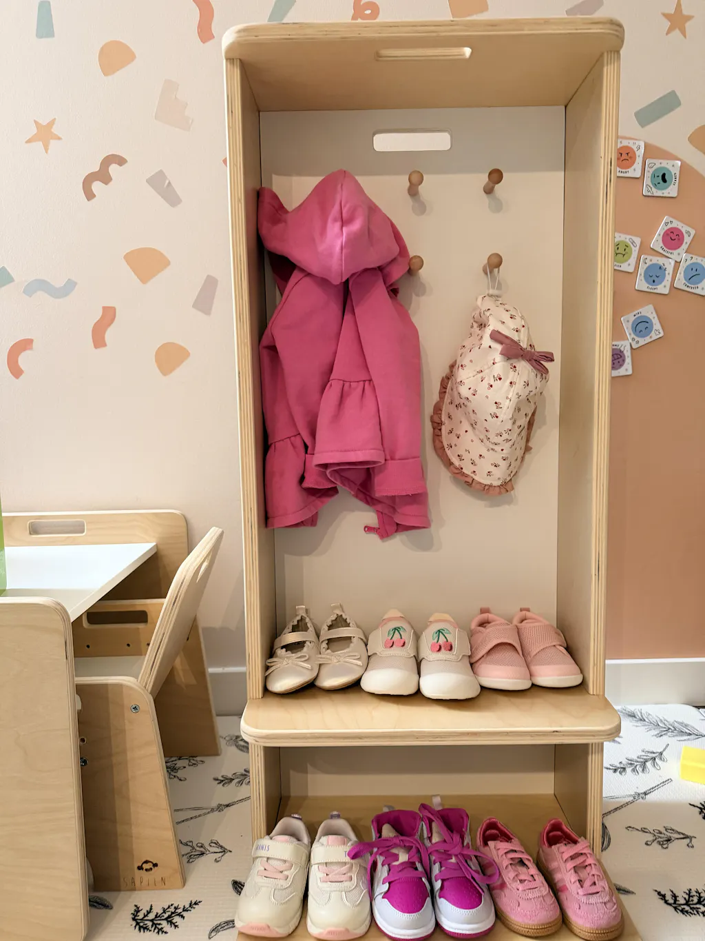 MANGO - Montessori Cubby Coat Rack