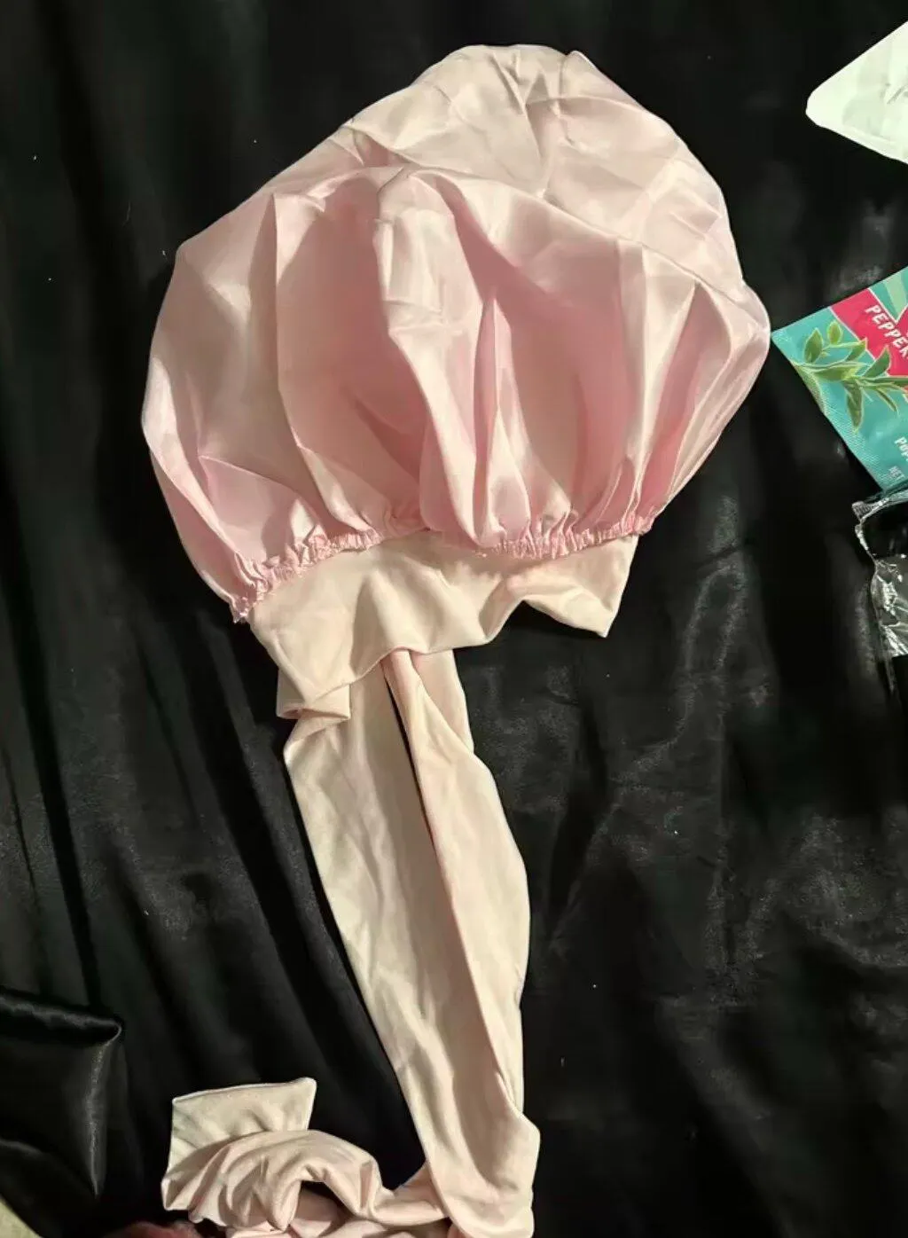 Bonnet de nuit brillant extensible en satin