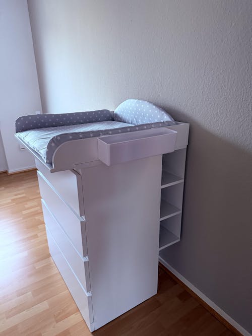 Wickelaufsatz Malm mit Stauraumregal