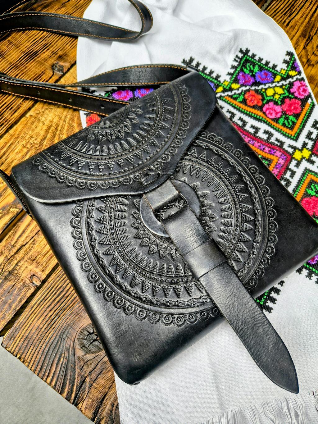 Torebka skórzana Carola Czarna