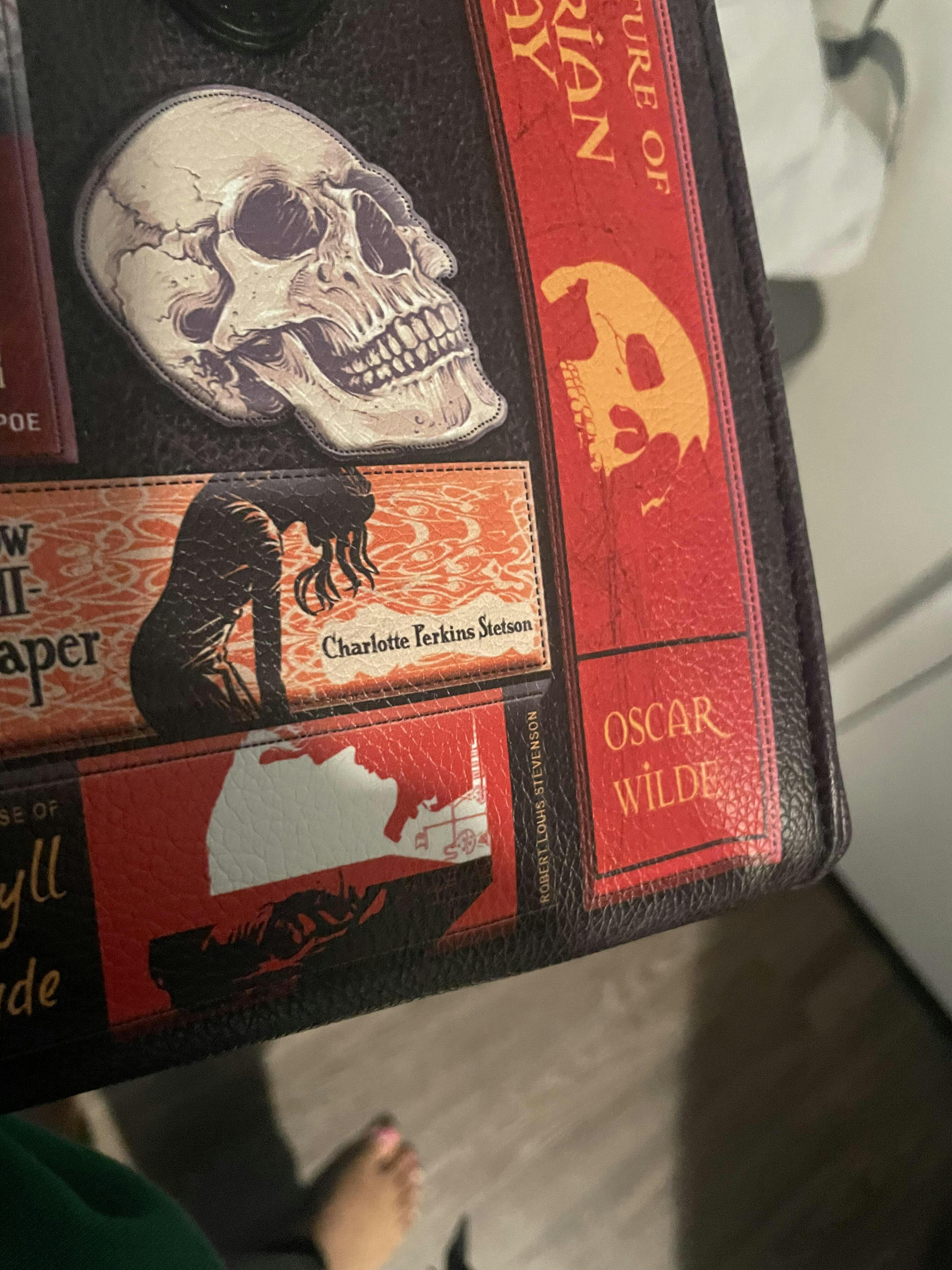 sentenarts-leather-handbag-for-book-lovers
