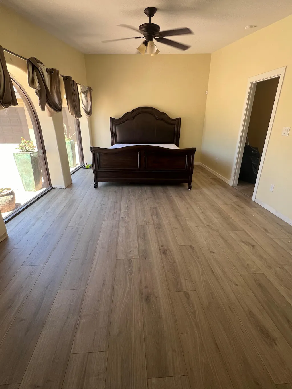 Florence Peak | Natural Blonde Oak Sequoia Flooring | Waterproof Lamin