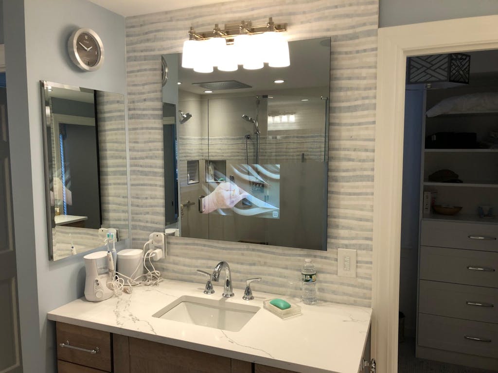 Séura Vanity TV Mirrors